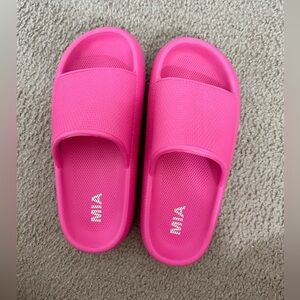 Mia cloud foam sandals size 8